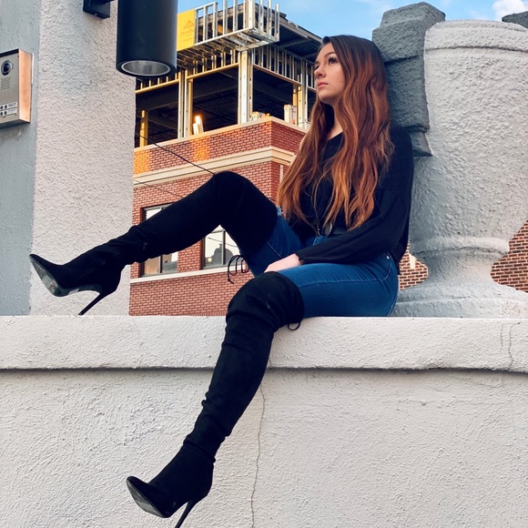 Meet Your Posher, Alexis - Picture 3 of 5